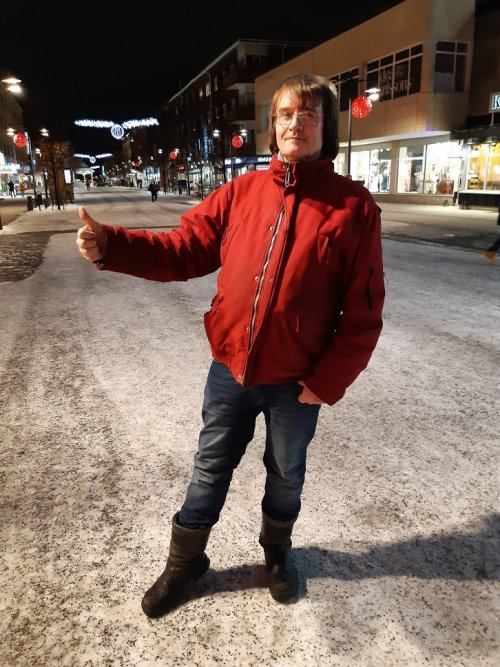 Johan liftar hem